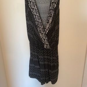 Black and white romper with pockets